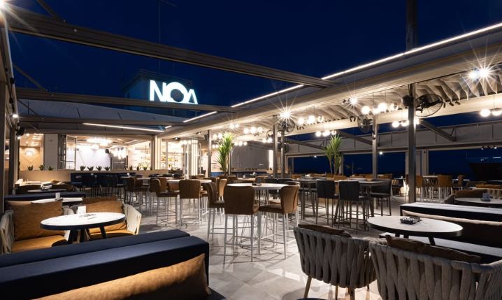 NOA: Καφές, brunch και φαγητό στο λιμάνι