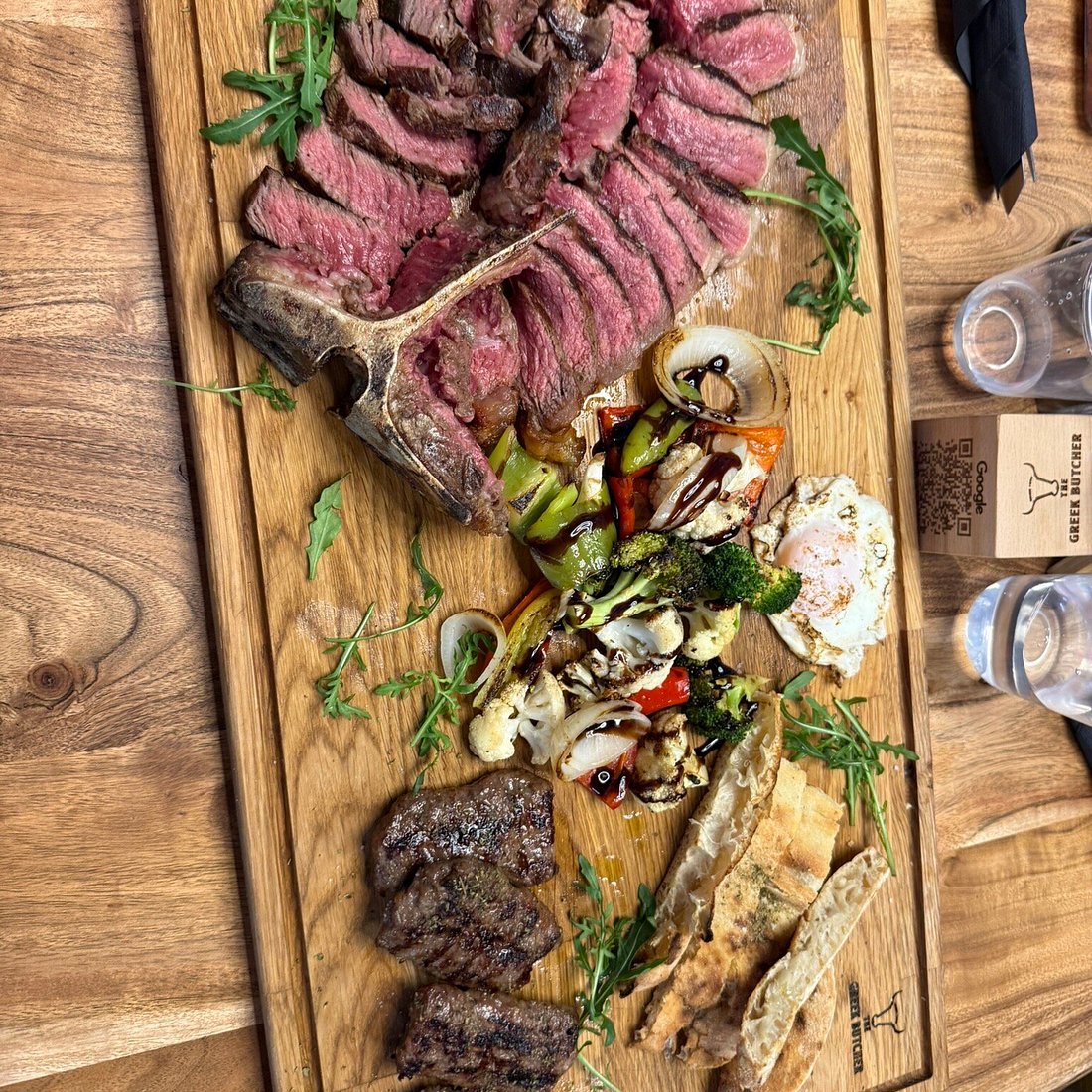 The Greek Butcher: Smash burgers, σάντουιτς με steak και brisket